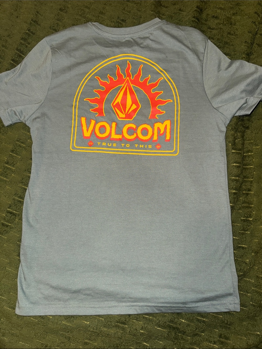 NWT Kids Volcom Tee with Orange and Yellow Sun Logo Size XL